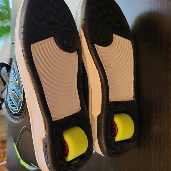 NEW Heelys - Picture 3 of 5